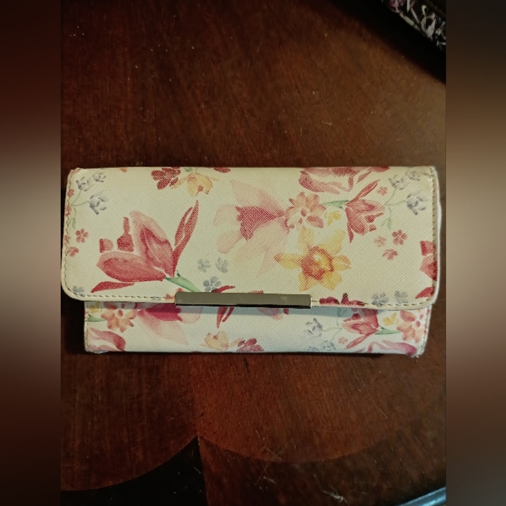 Safekeeper Floral Cream Wallet EUC